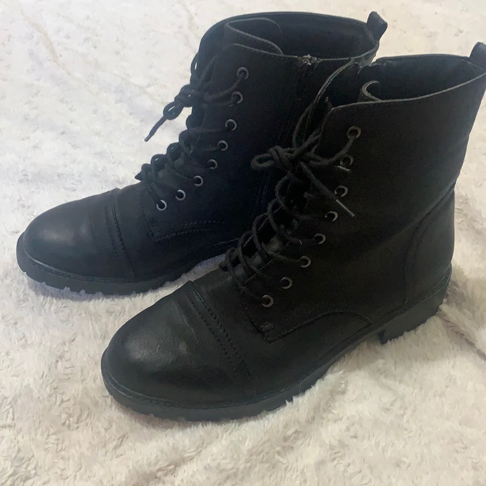 Size 11 charging 55 $ still in good condition